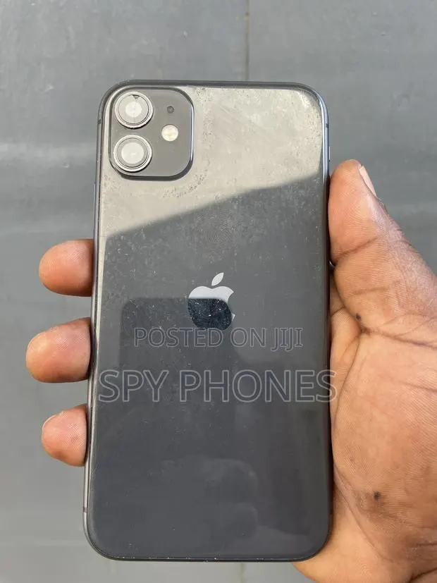 Apple iPhone 11 64 GB Black · Photo 1