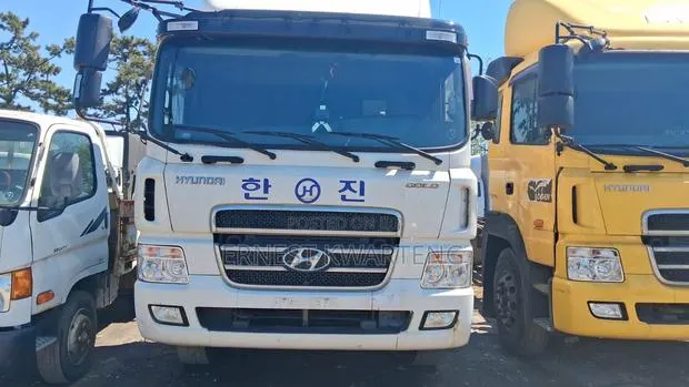 Hyundai Double Axle Truck 14.5 Tonnes · Photo 1