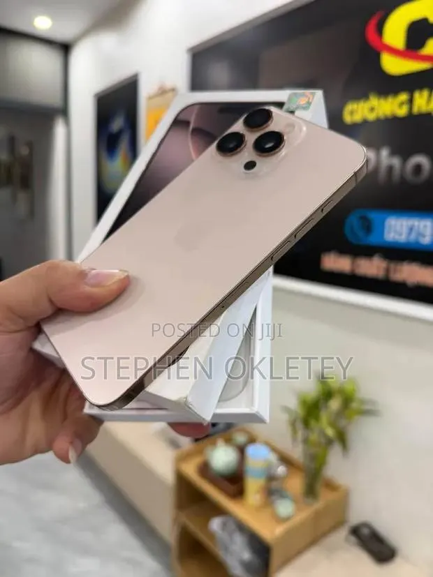New Apple iPhone 16 Pro Max 256 GB Gold · Photo 1