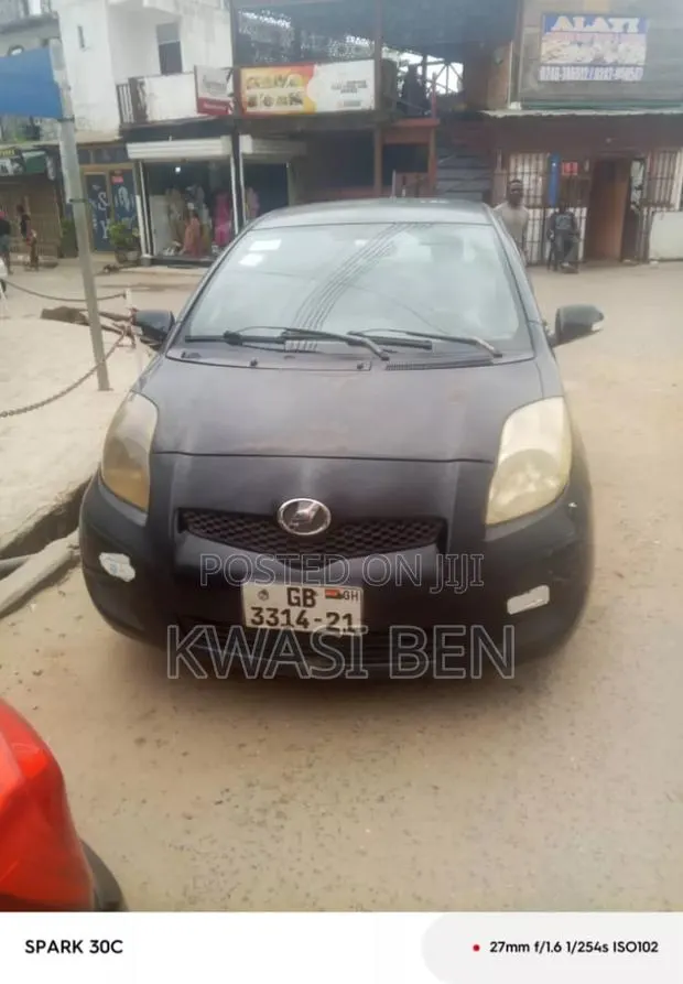 Toyota Vitz 2010 Black · Photo 1