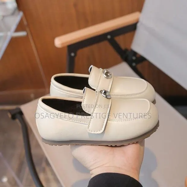 Girls’ Everyday Mary Jane School Party Shoes · Photo 1