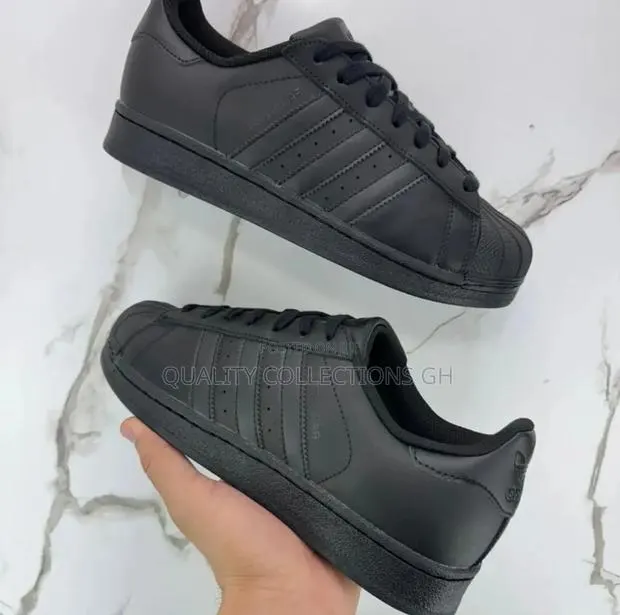 Adidas Superstar Black · Photo 1