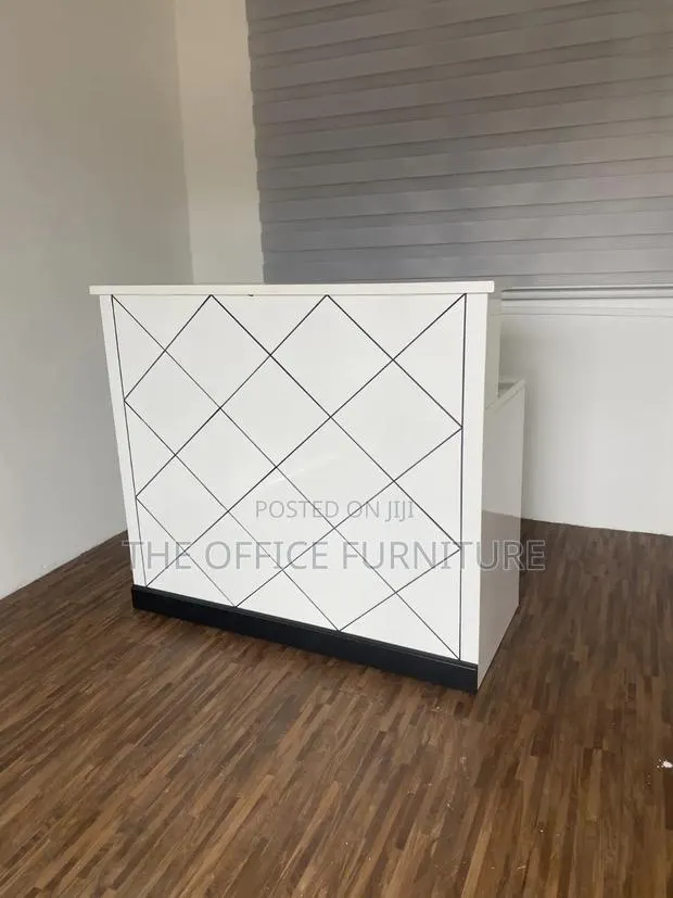 Reception Desk (120cm) · Photo 1