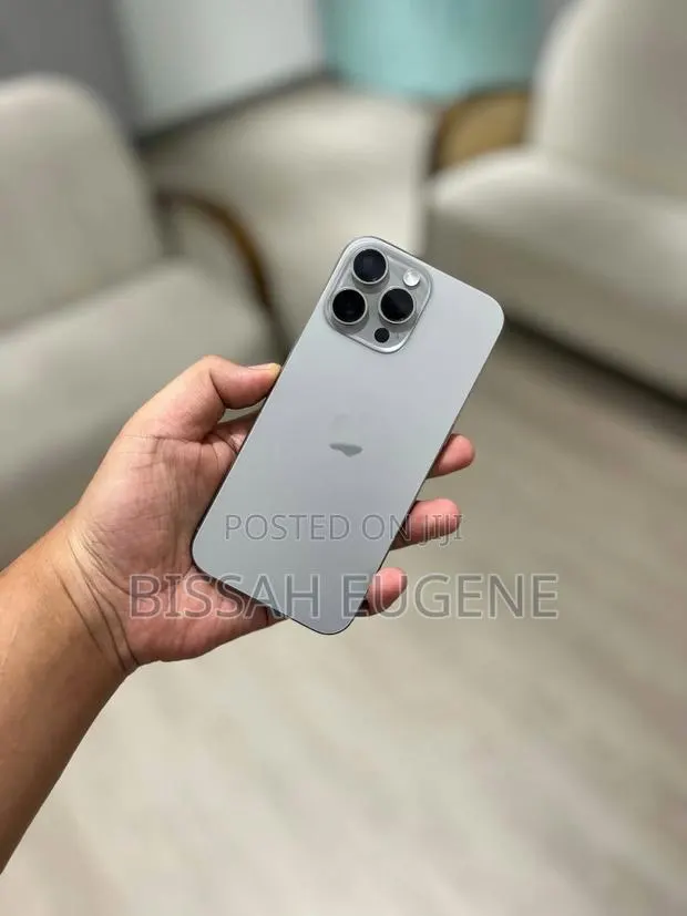 Apple iPhone 16 Pro Max 512 GB Gray · Photo 1