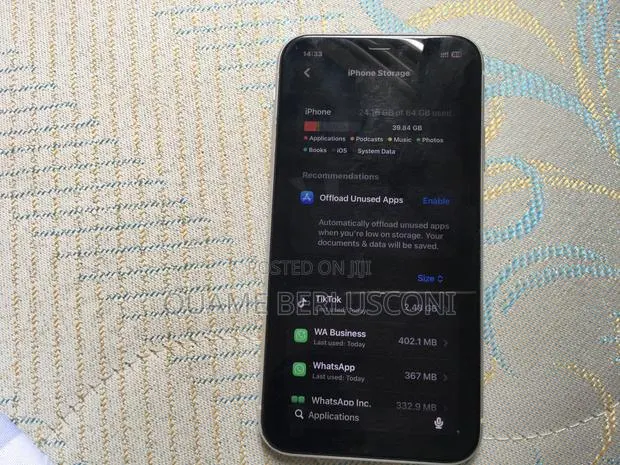 Apple iPhone 11 64 GB White · Photo 1
