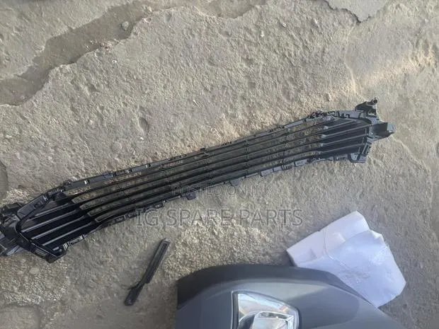 Toyota Yaris IA 2016-2018 Bumper Grille · Photo 1