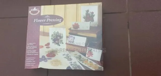 DMC Creative World Flower Pressing Complete Craft Starter Kit · Photo 1