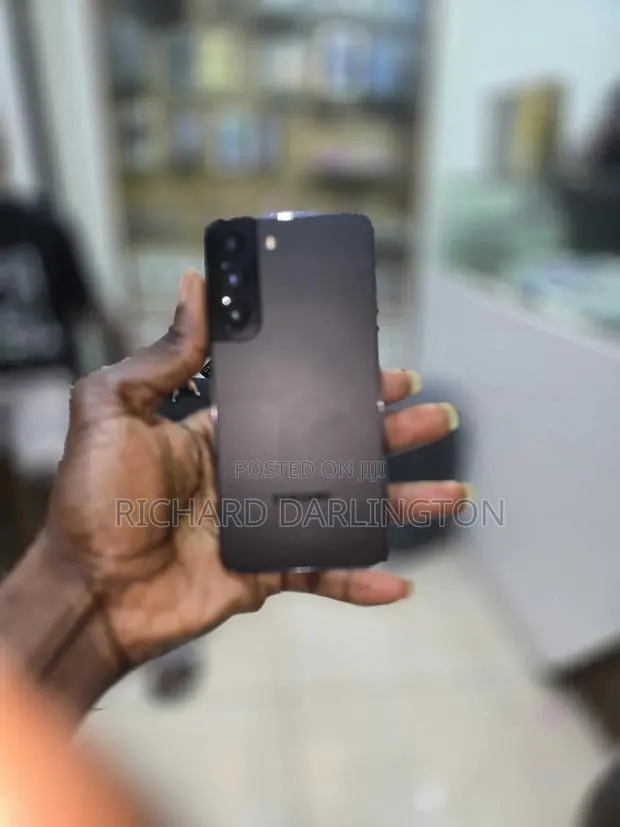 Samsung Galaxy S22 5G 256 GB Black · Photo 1