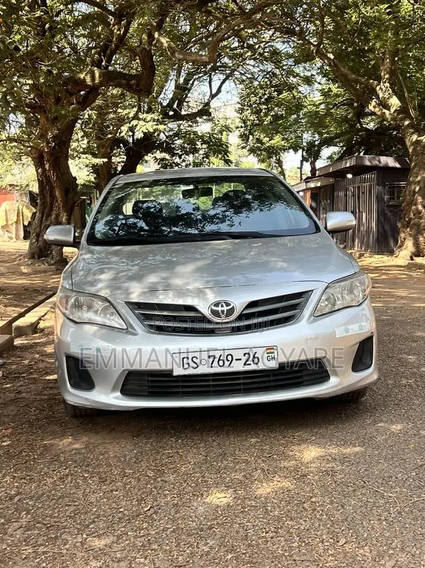 Toyota Corolla 2013 Silver · Photo 1