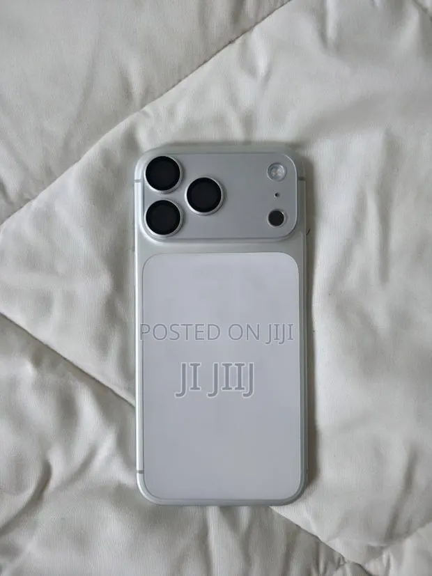 Apple iPhone 17 Pro Max 256 GB White · Photo 1