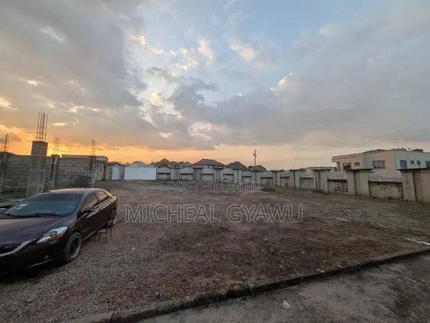 135*120 Fenced Land at Apatrapa Pokukrom · Photo 1