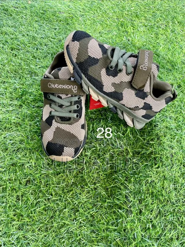 Kids Sneakers · Photo 1