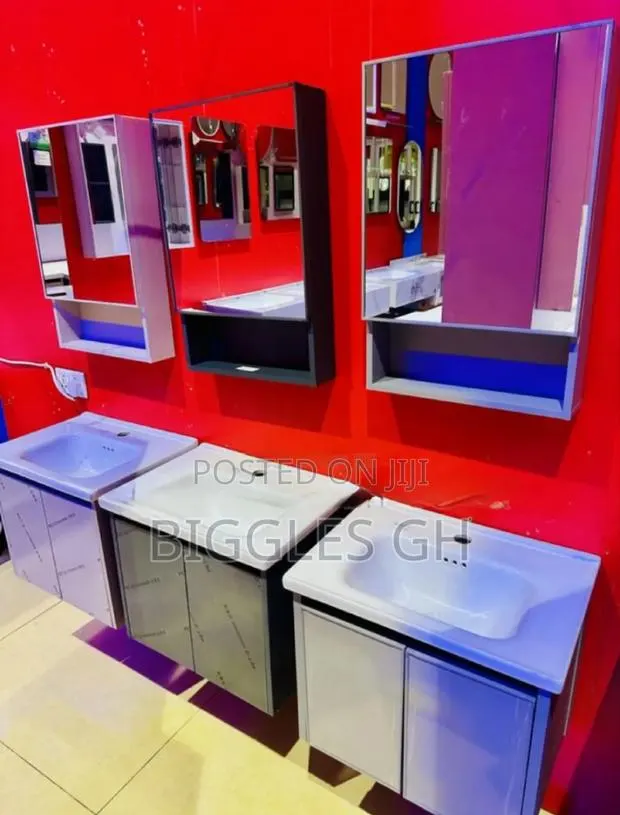 Cabinet Basin With Mirror · Photo 1