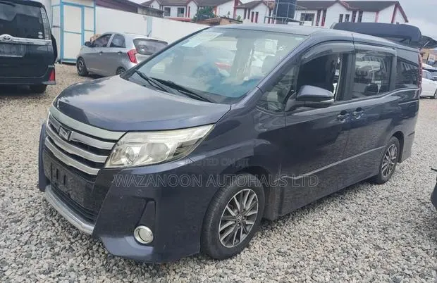 Toyota Noah 2014 Purple · Photo 1