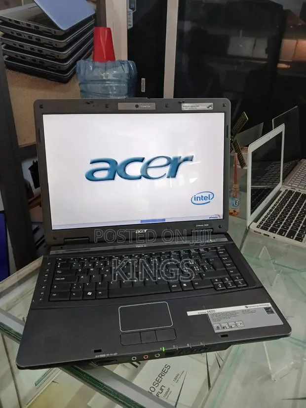Laptop Acer TravelMate TM4750 4GB Intel Core i3 HDD 250GB · Photo 1