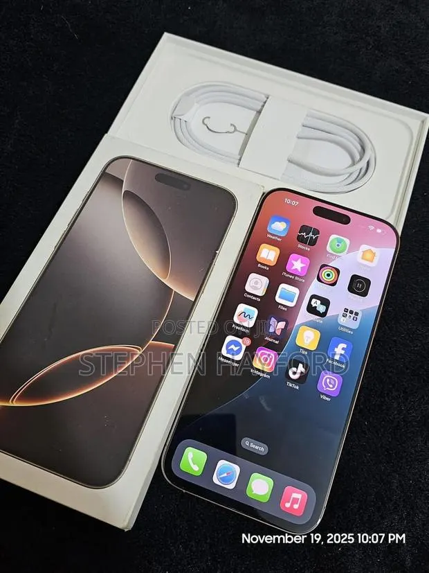 Apple iPhone 16 Pro Max 256 GB Gold · Photo 1