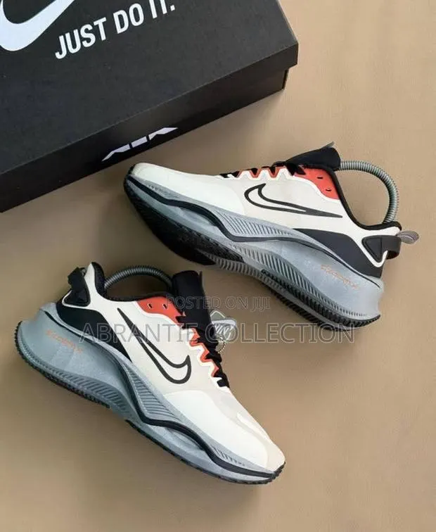Nike Smiley Zoom Sneakers · Photo 1