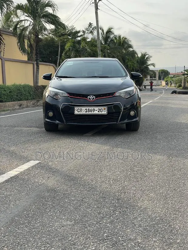 Toyota Corolla 2015 Black · Photo 1