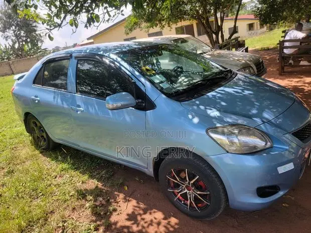 Toyota Belta 2010 Blue · Photo 1