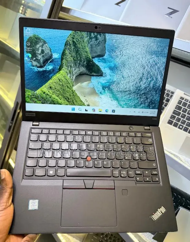 Laptop Lenovo ThinkPad X390 16GB Intel Core i7 SSD 256GB · Photo 1