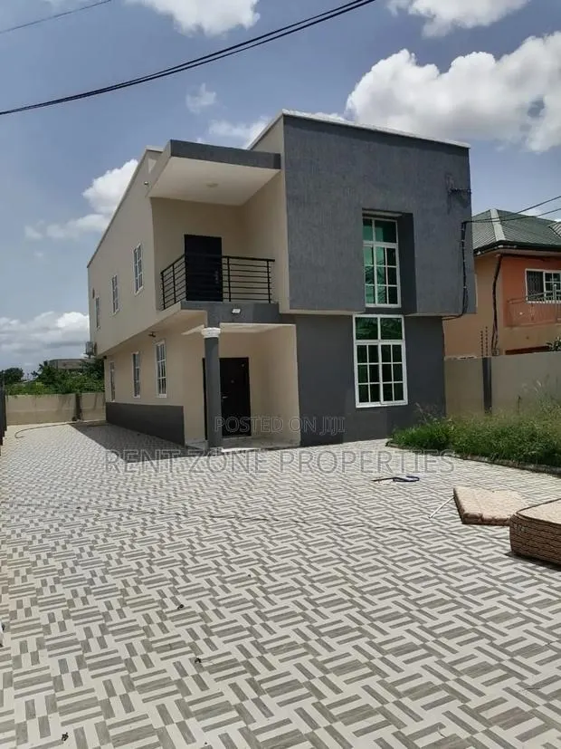 5bdrm Duplex in Ablekuma for rent · Photo 1