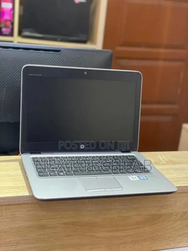 Laptop HP EliteBook 820 G3 8GB Intel Core i5 HDD+SSD 256GB · Photo 1