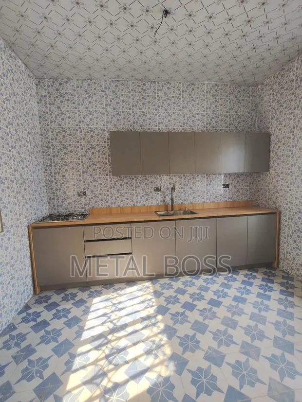 Custom Kitchen Cabinet · Photo 1