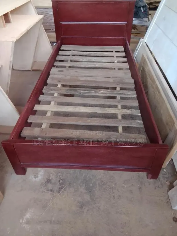 Sprayed Single Bed · Photo 1