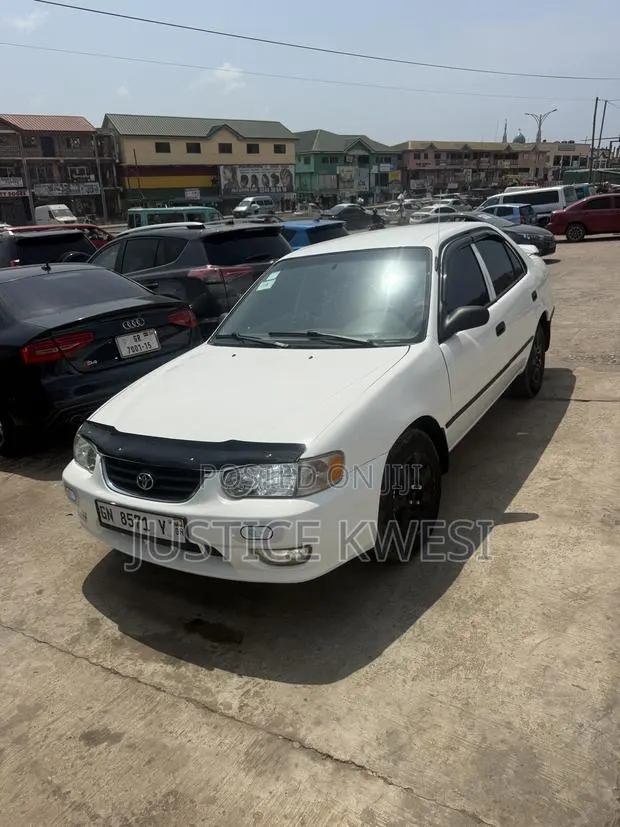 Toyota Corolla 1.9 D Sedan 2000 White · Photo 1
