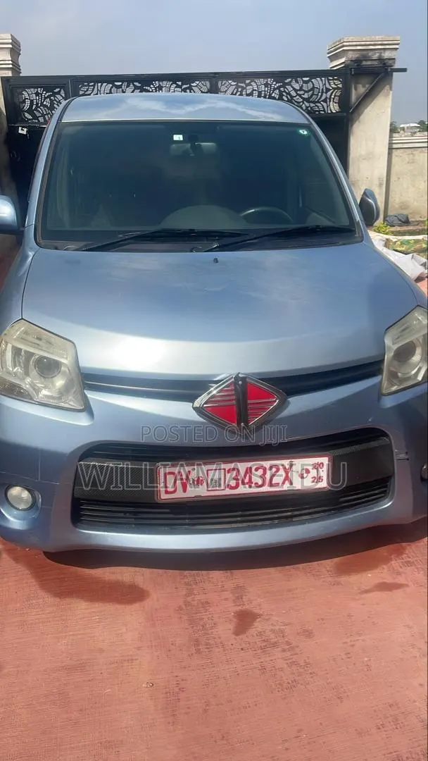 Toyota Sienta 1.5 AWD 2013 Blue · Photo 1