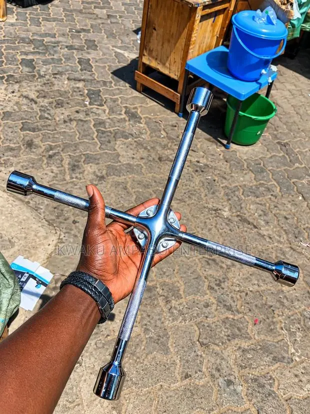 Wheel Spanner / Cross Spanner - Heavy Duty 4 Way · Photo 1