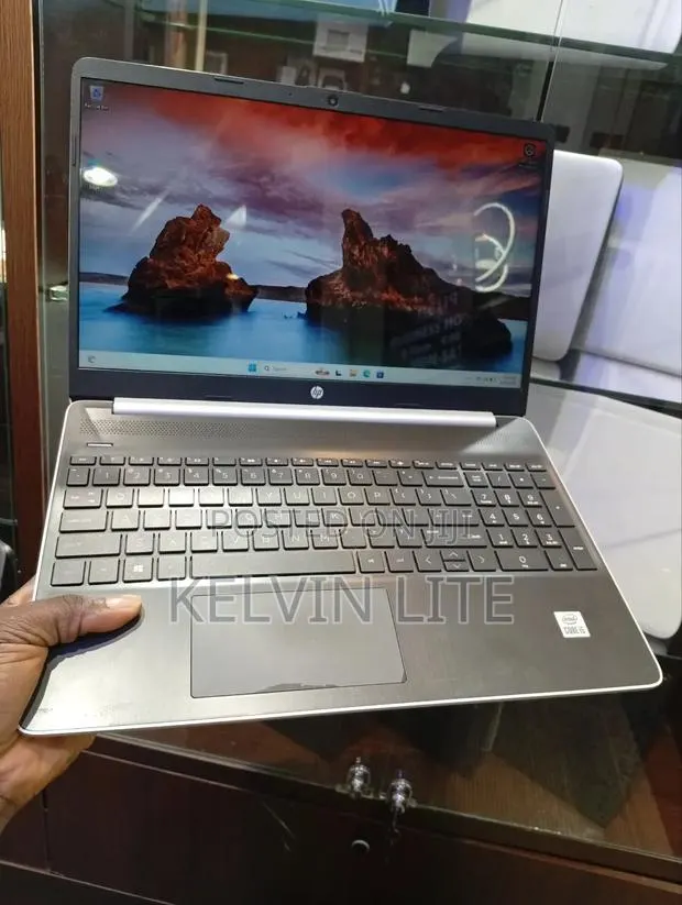 Laptop HP 15-dy1032wm 8GB Intel Core i5 SSD 256GB · Photo 1