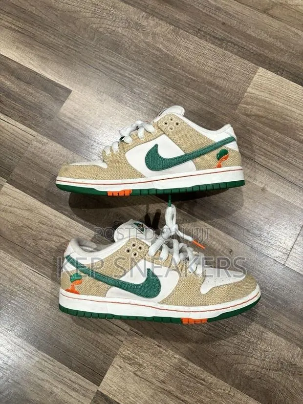 Nike X Jarritos SB Dunk Low · Photo 1
