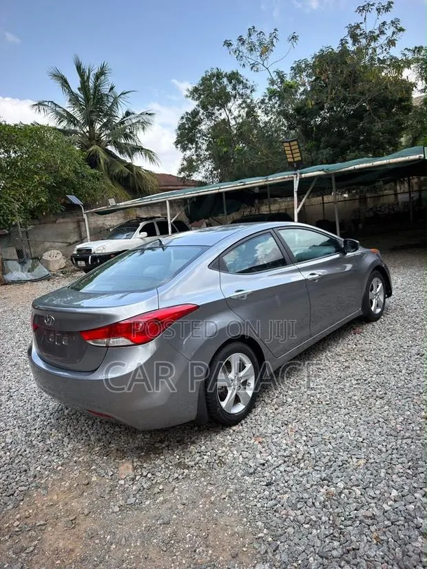 Hyundai Elantra 2013 Silver · Photo 1