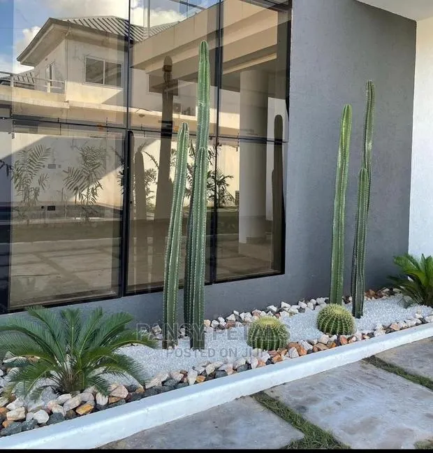 Vertical Walland Rock Garden · Photo 1