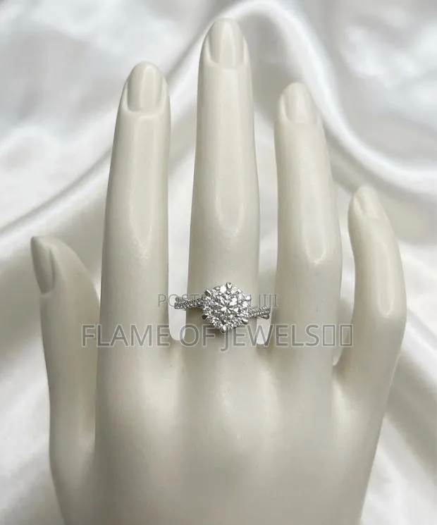 Twist Silver Ring · Photo 1