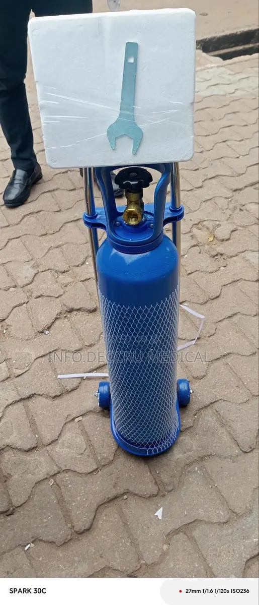 Oxygen Cylinder 10l · Photo 1