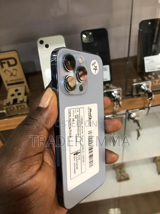 Apple iPhone 13 Pro 128 GB Blue · Photo 1