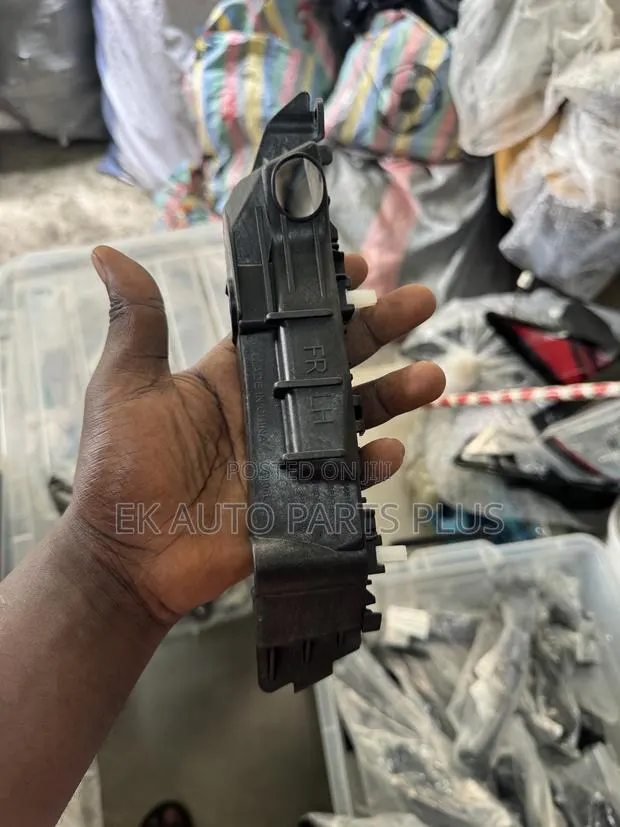 Hyundai Elantra Fender/Bumper Locker 2019 2020 · Photo 1