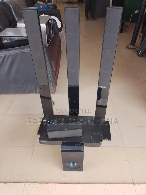 Samsung 5.1 Channel Blu-Ray Home Theatre System With Tall Speakers · Photo 1