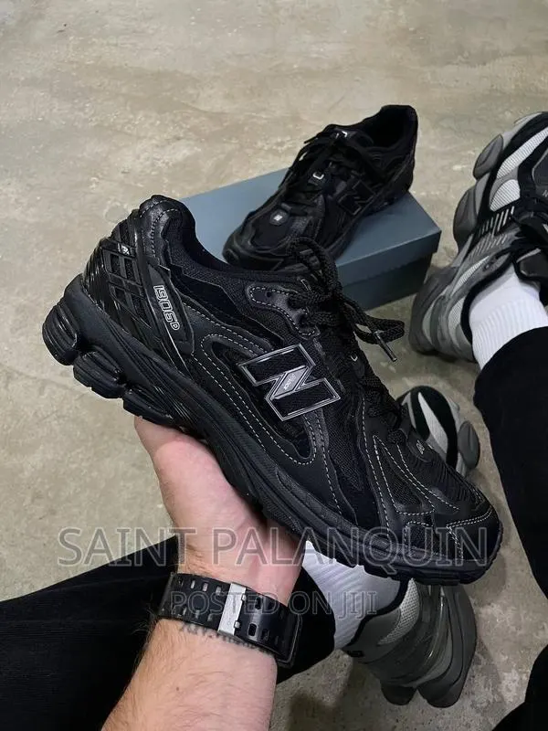 New Balance Sneakers · Photo 1
