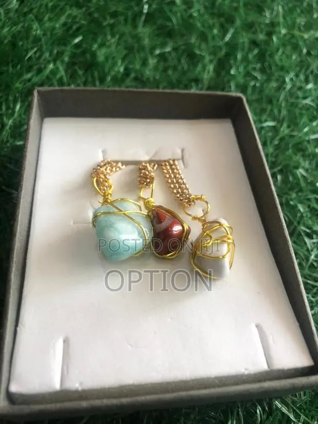 Zodiac Birthstone Necklace · Photo 1