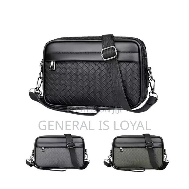Convertible Crossbody/Cluth Bag · Photo 1