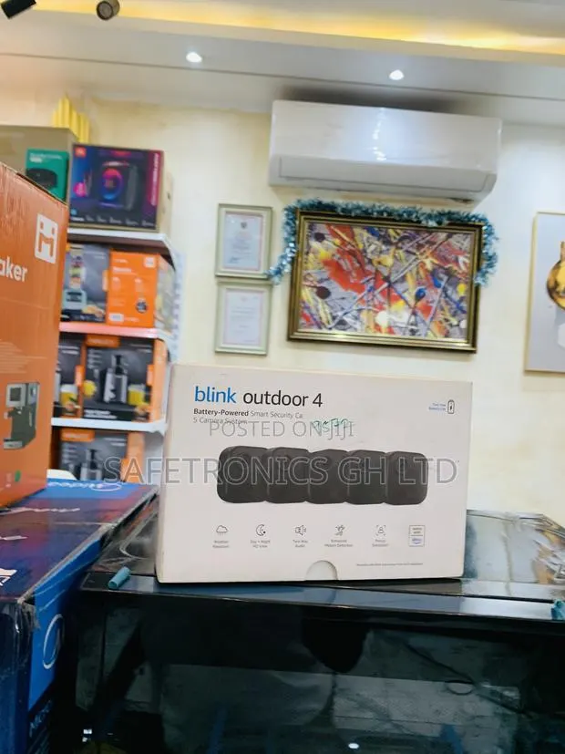 Secure Blink Outdoor 4 - Wireless Smart Security Camera, Battery · Photo 1