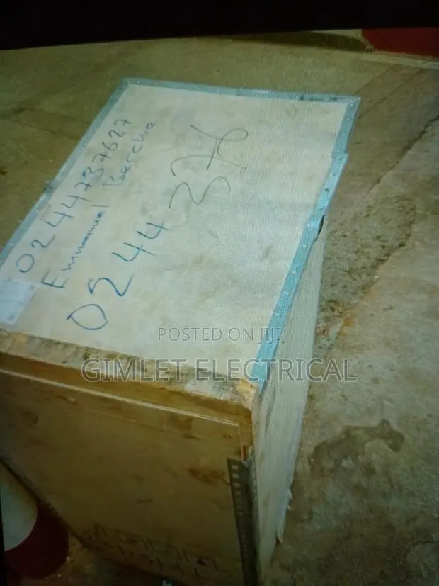 Automatic Voltage Regulator · Photo 1