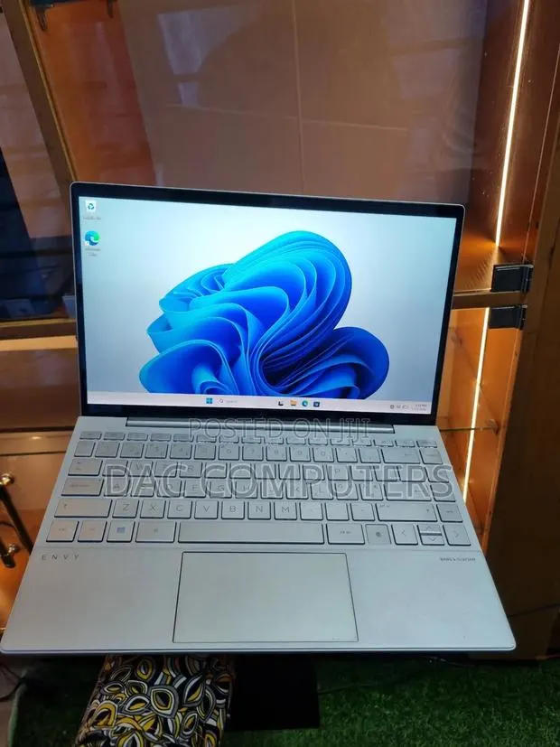Laptop HP Envy 13 8GB Intel Core i5 SSD 256GB · Photo 1