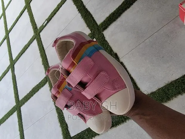 Marks Spencer Pink Canvas Girls Shoe · Photo 1