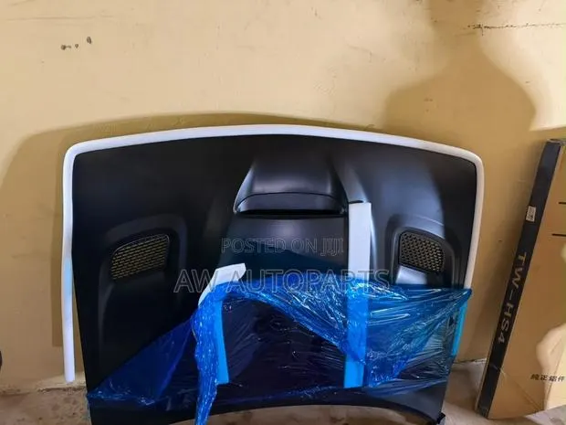 Dodge Challenger 2015-2023 Hood With Three Scoop · Photo 1