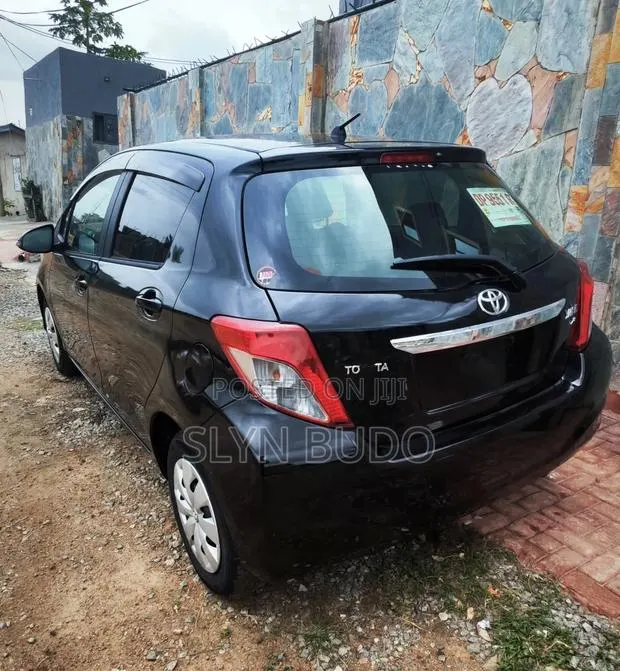 Toyota Vitz 1.3 AWD 5dr 2013 Black · Photo 1