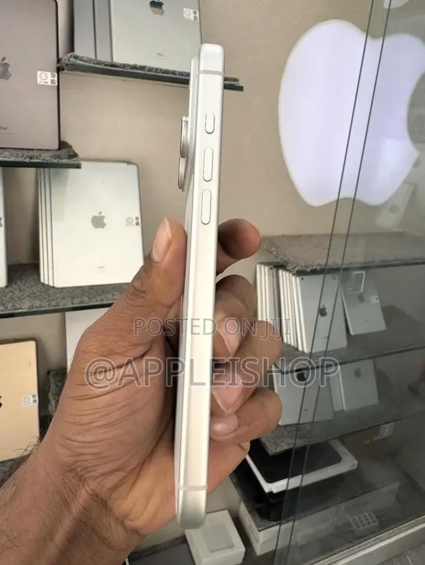 Apple iPhone 17 Pro Max 512 GB Silver · Photo 1